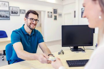 Sekundenschnelle, sichere Identitätsprüfung bei Antrags- und Vertragsabwicklungen Quelle: Shutterstock